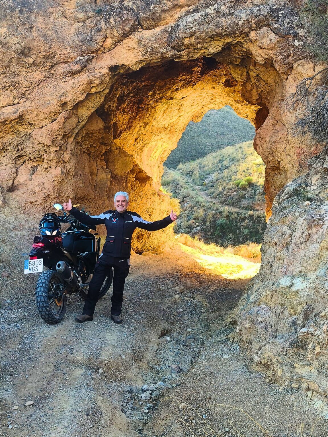 Arco de Piedra en el camino Contrata (Enix)